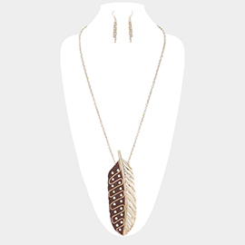 Oversized Leaf Metal Stud Pendant Link Long Necklace