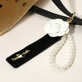 SECRET BOX_Pearl Beaded Wristlet Flower Lady Velvet Strap Bag Charm / Keychain