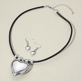 Puffy Metal Heart Pendant Thread Necklace