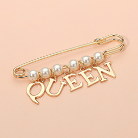 SECRET BOX_QUEEN Letter Charm Pearl Beaded Pin Brooch