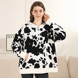Cozy Cow Pattern Hooded Sweater with Pocket
