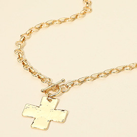 Hammered Metal Cross Pendant Chunky Chain Toggle Necklace